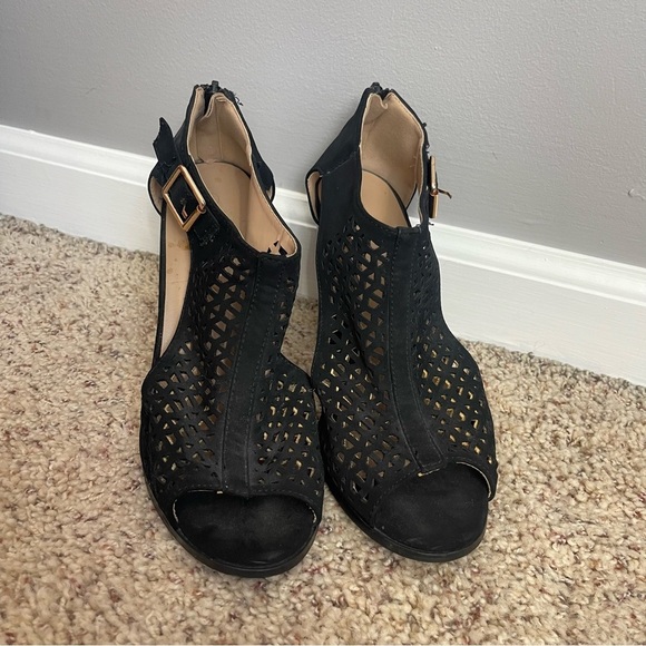 Charles Albert Black Heels - Picture 2 of 4